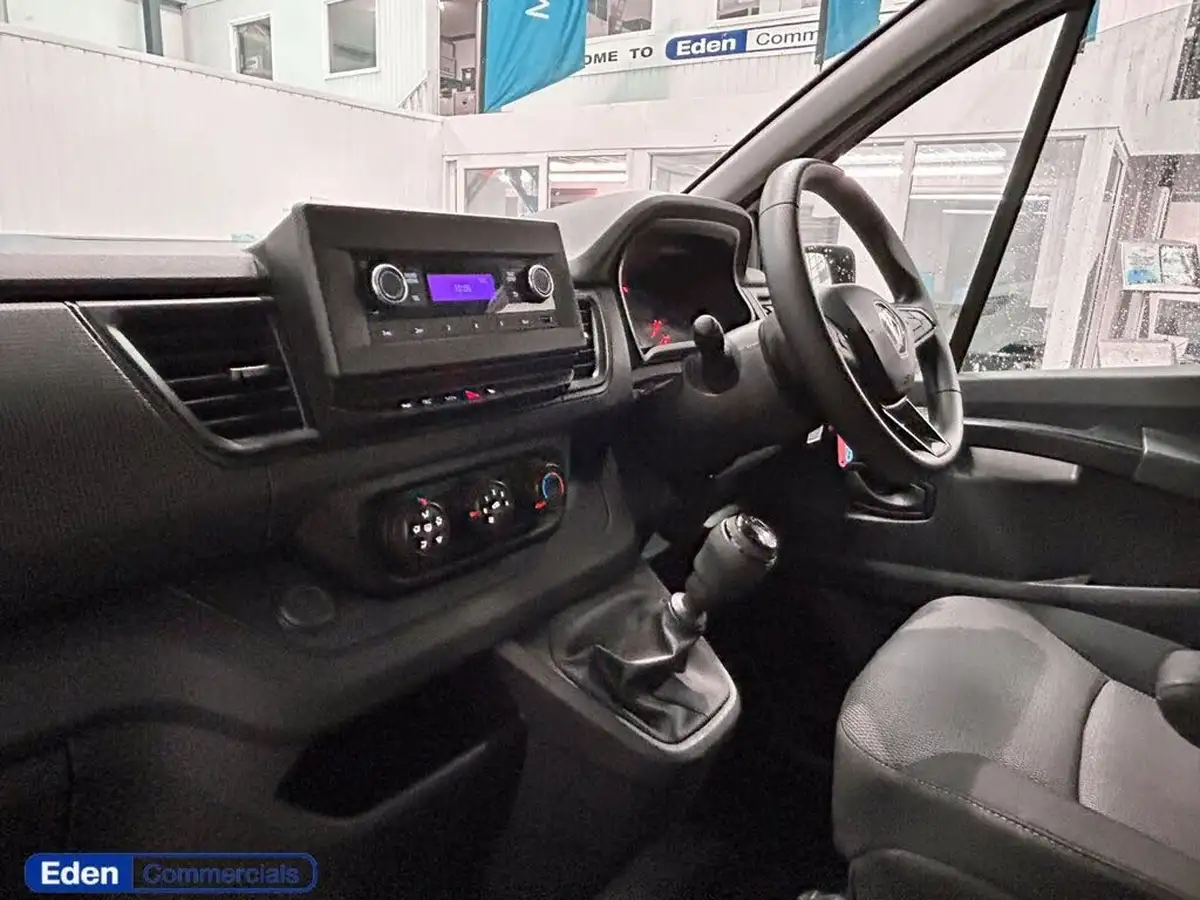 2022-renault-trafic-20dci-sl28-110-business-big-11