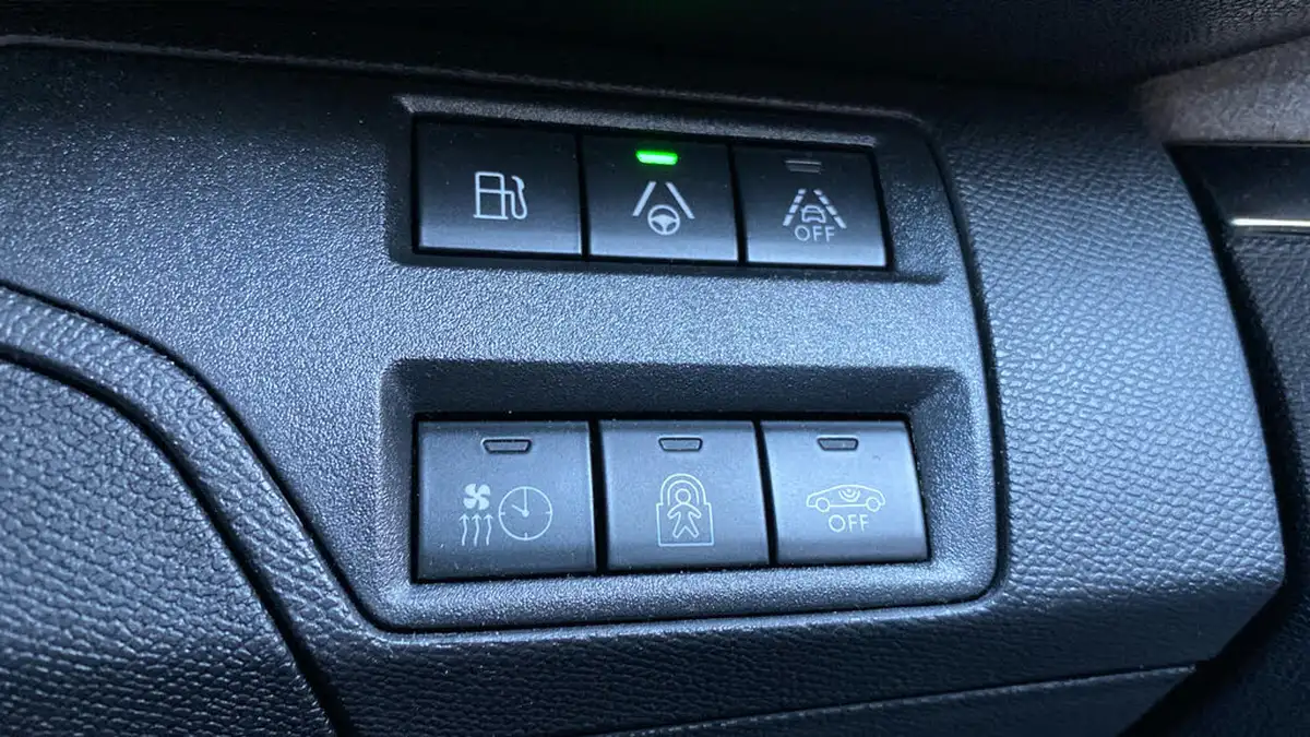 2022-peugeot-3008-suv-16-puretech-gt-premium-300bhp-4wd-hybrid4-e-eat8-big-51