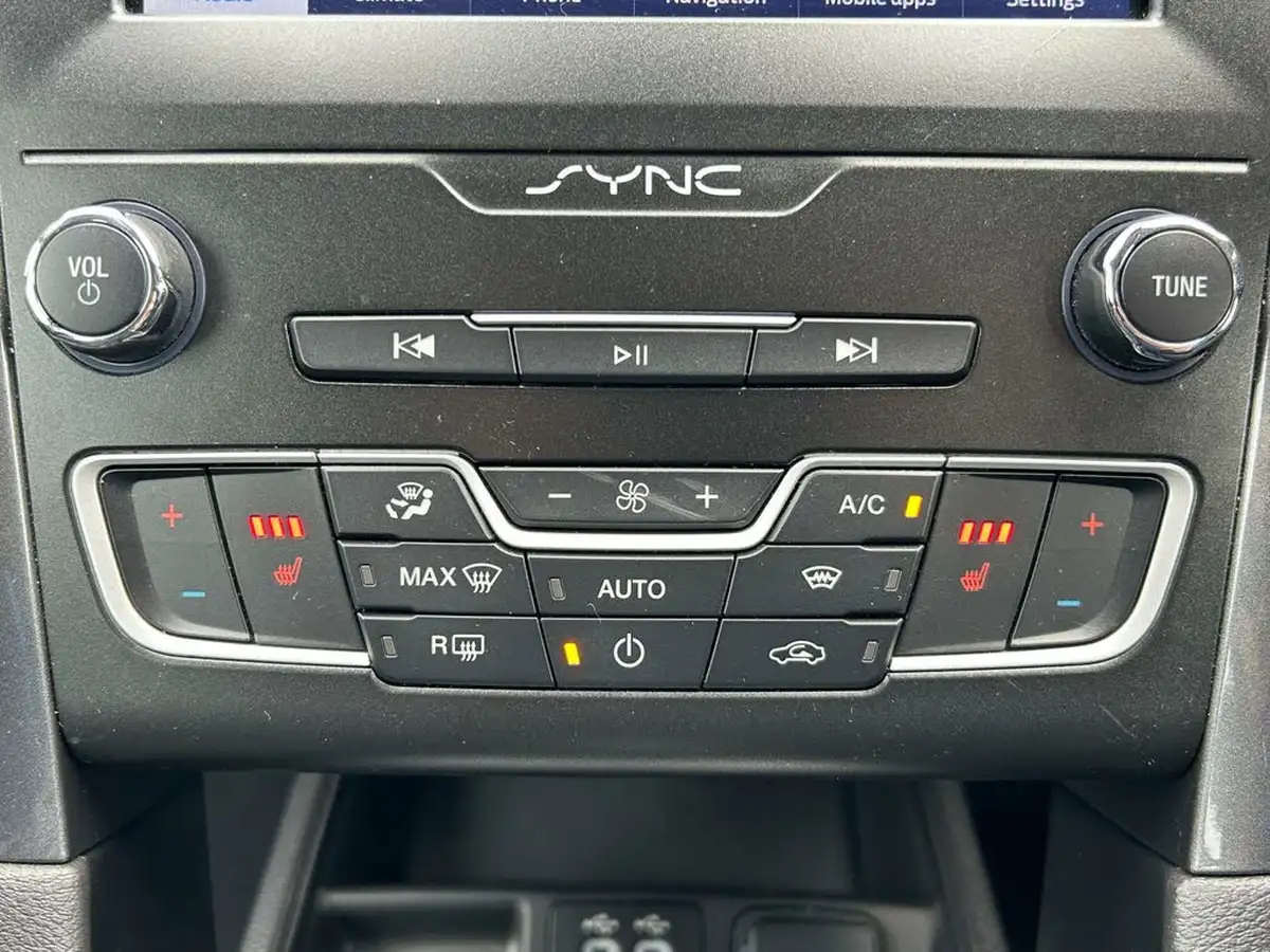 2021-ford-mondeo-20tdci-titanium-edition-150ps-estate-big-15