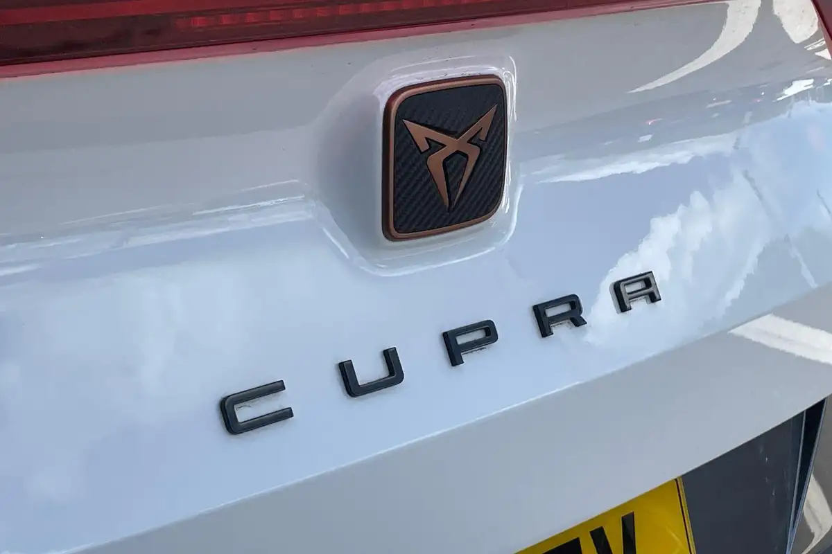 2022-cupra-formentor-14-e-hybrid-v1-big-54