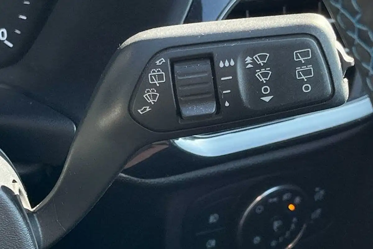 2023-ford-fiesta-10t-active-125ps-hybrid-mhev-powershift-big-14