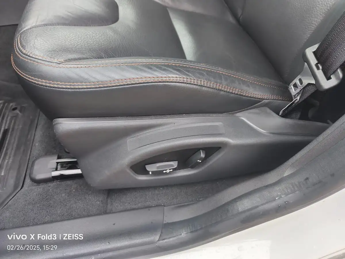 2012-volvo-xc60-big-14