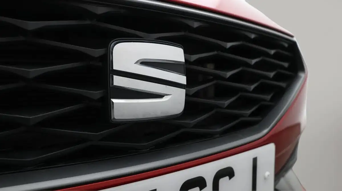 2021-seat-leon-14-e-hybrid-fr-hatchback-big-22