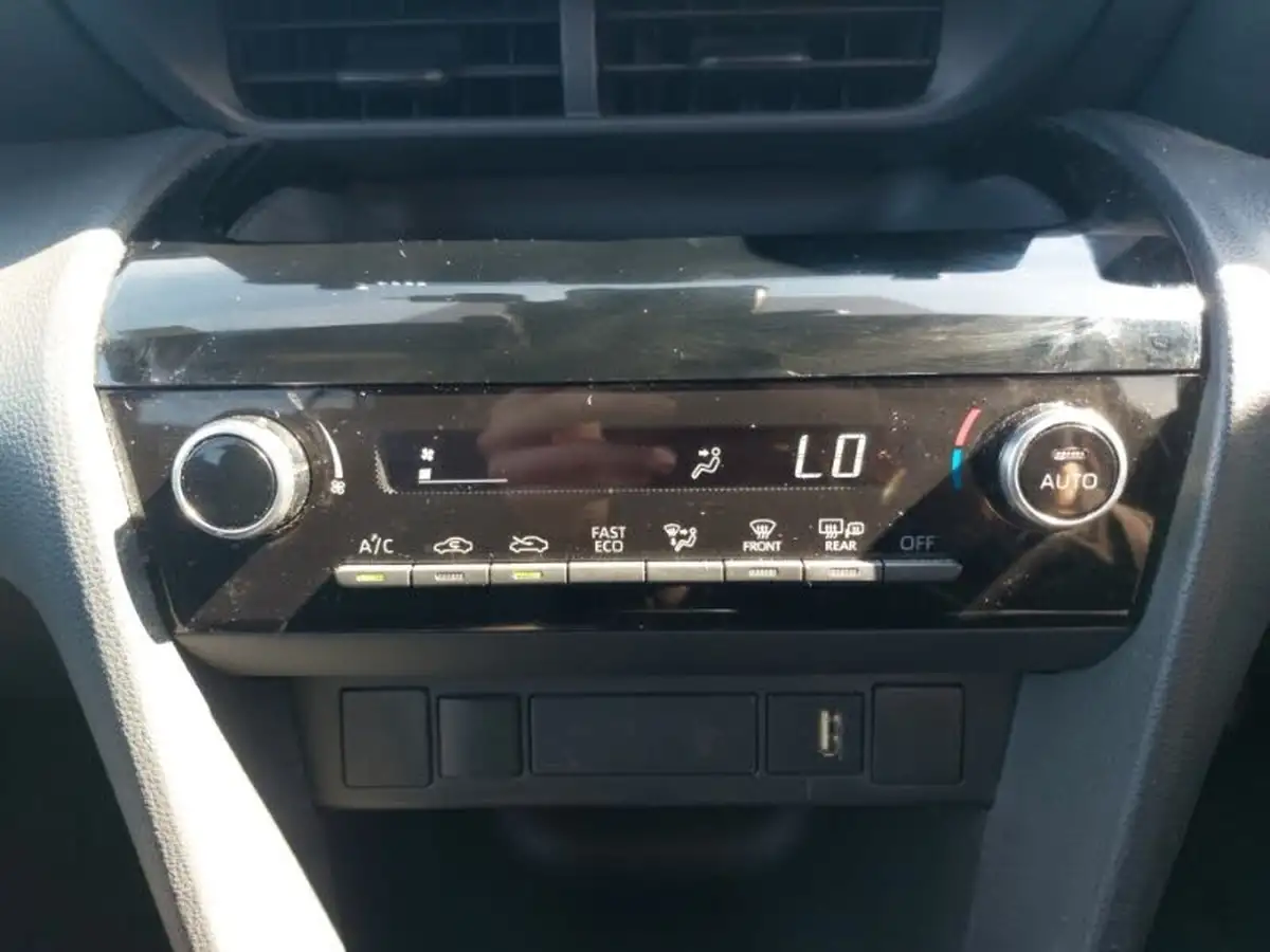2022-toyota-yaris-15-vvt-i-design-panoramic-roof-big-13