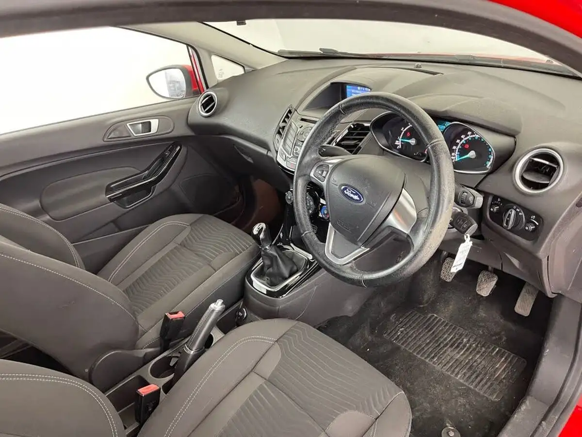 2017-ford-fiesta-125-zetec-3d-big-9