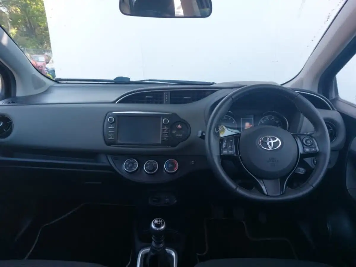 2017-toyota-yaris-15-vvt-i-icon-tech-111bhp-1497cc-big-2