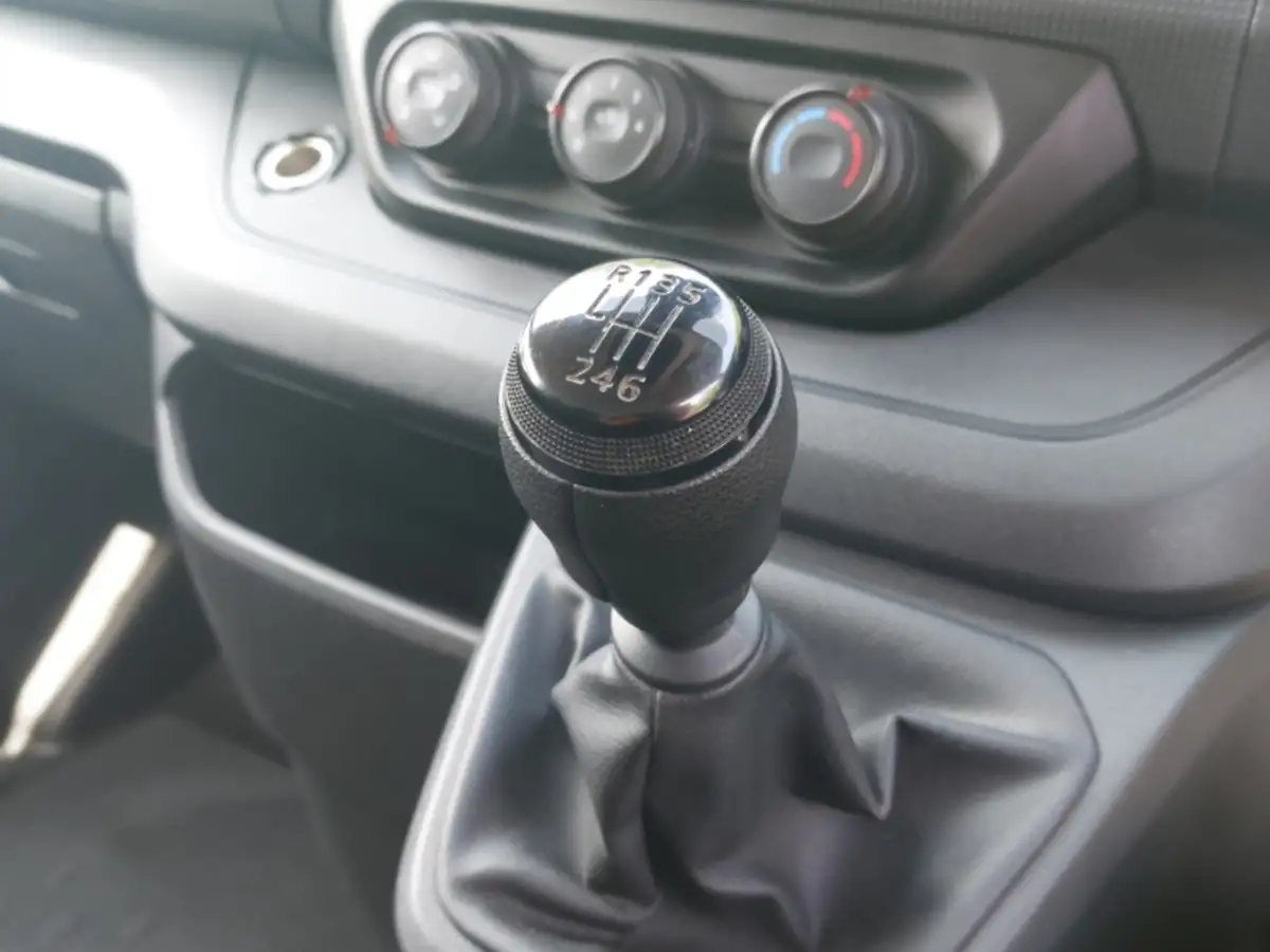 2021-citroen-c3-12-puretech-flair-83ps-big-9