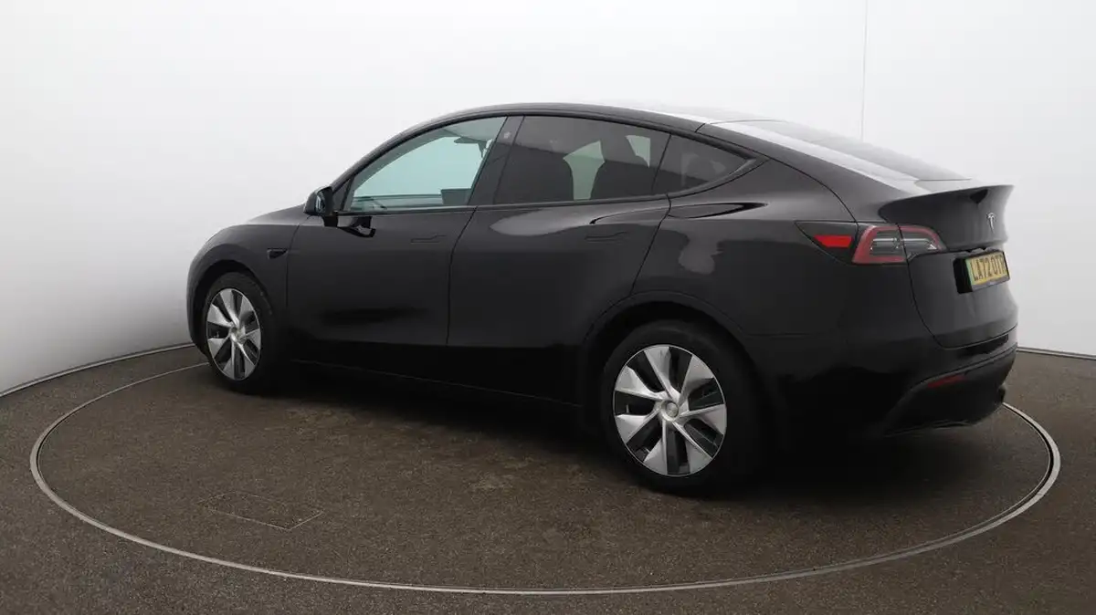 2022-tesla-model-y-e-rwd-big-34