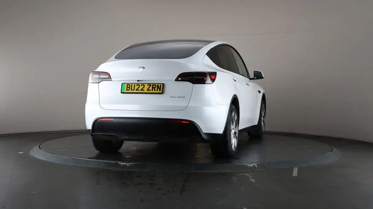 2022-tesla-model-y-e-long-range-big-71