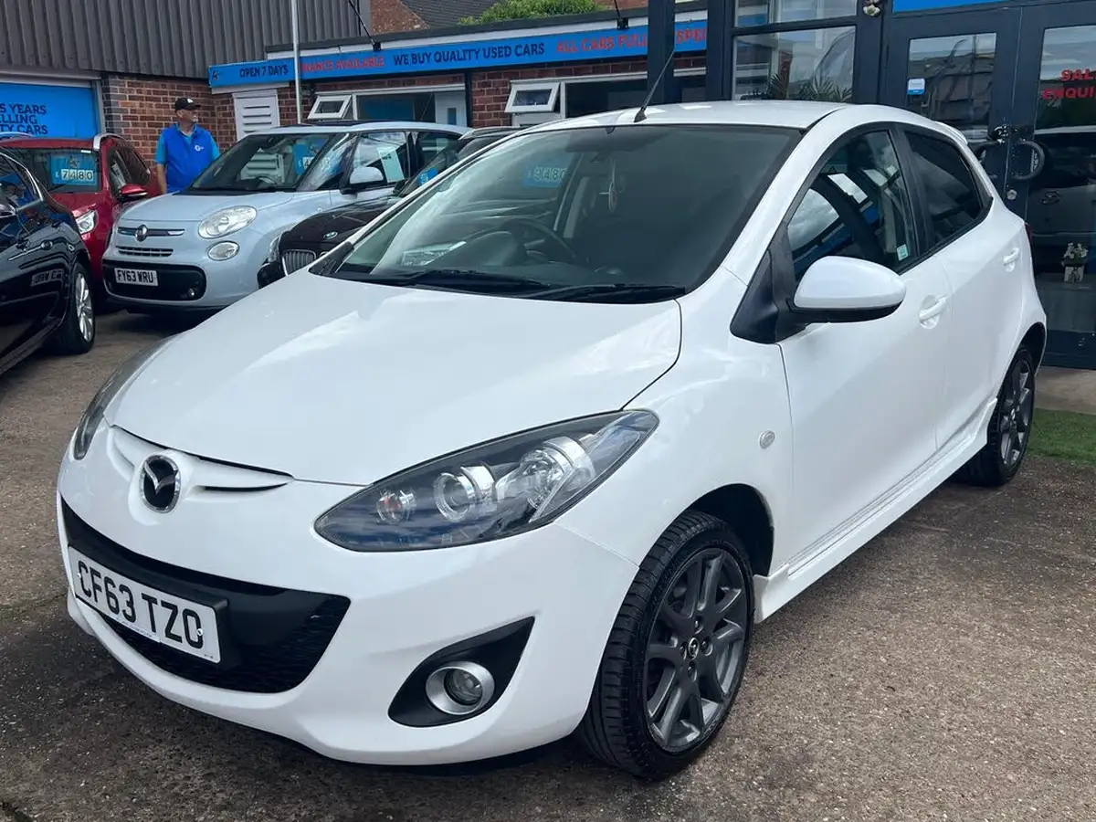 2013-mazda-mazda2-13-venture-big-18