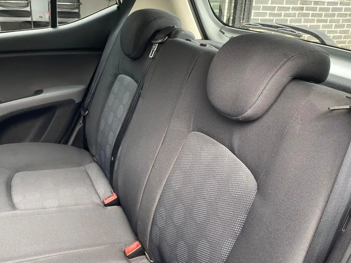 2009-hyundai-i10-12-comfort-76bhp-big-27