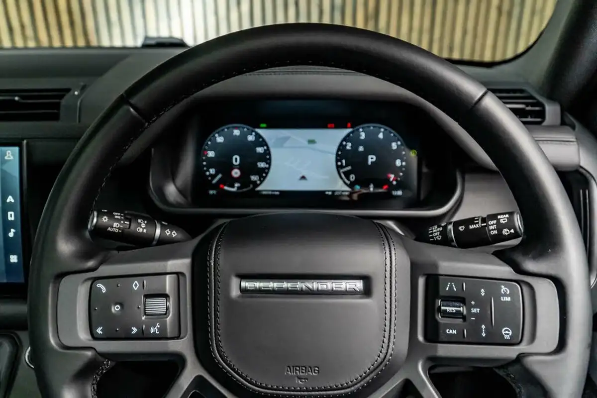 2022-land-rover-110-defender-30-p400-x-big-31