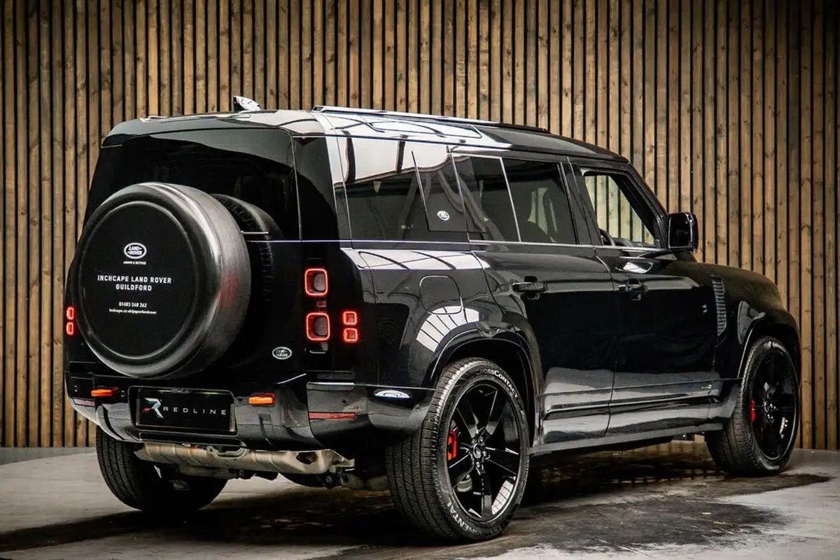 2022-land-rover-110-defender-30-p400-x-big-3