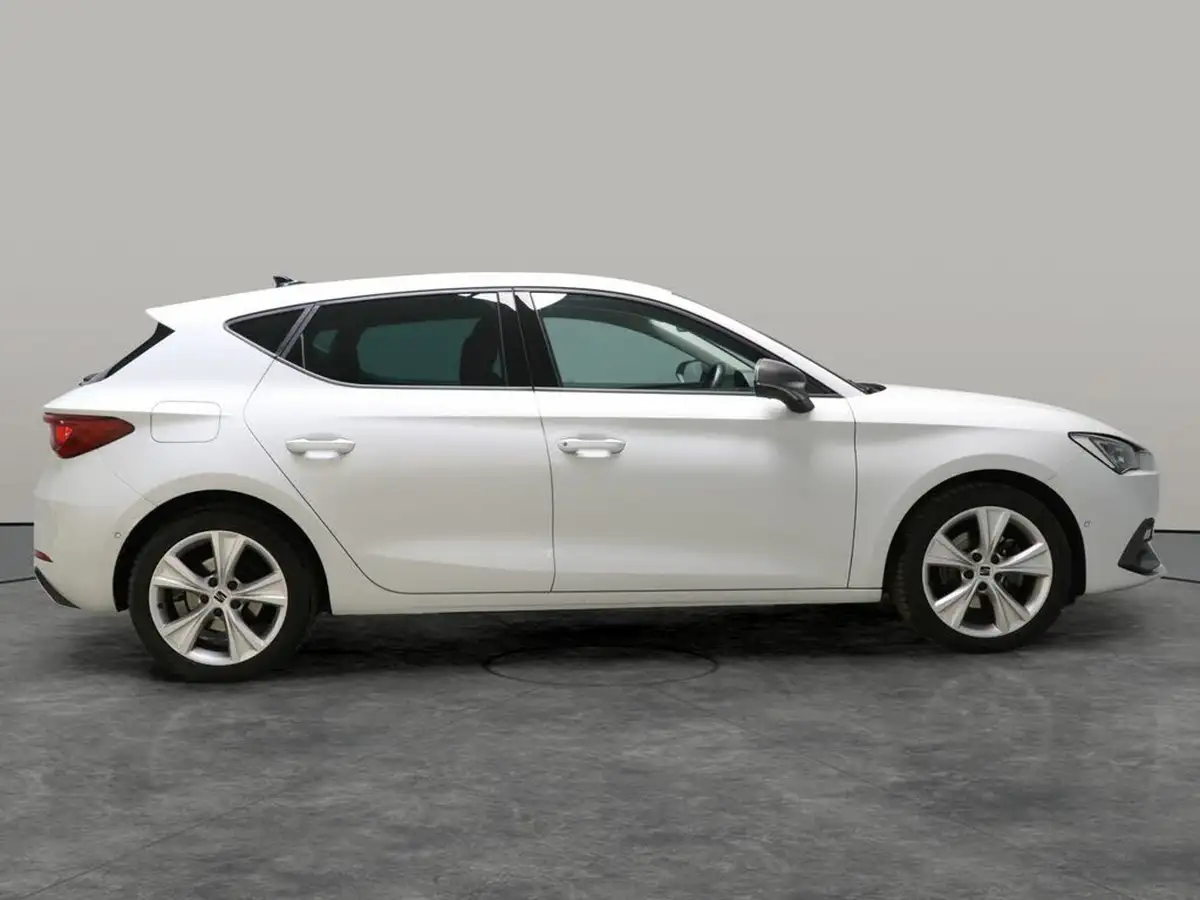 2022-seat-leon-big-8