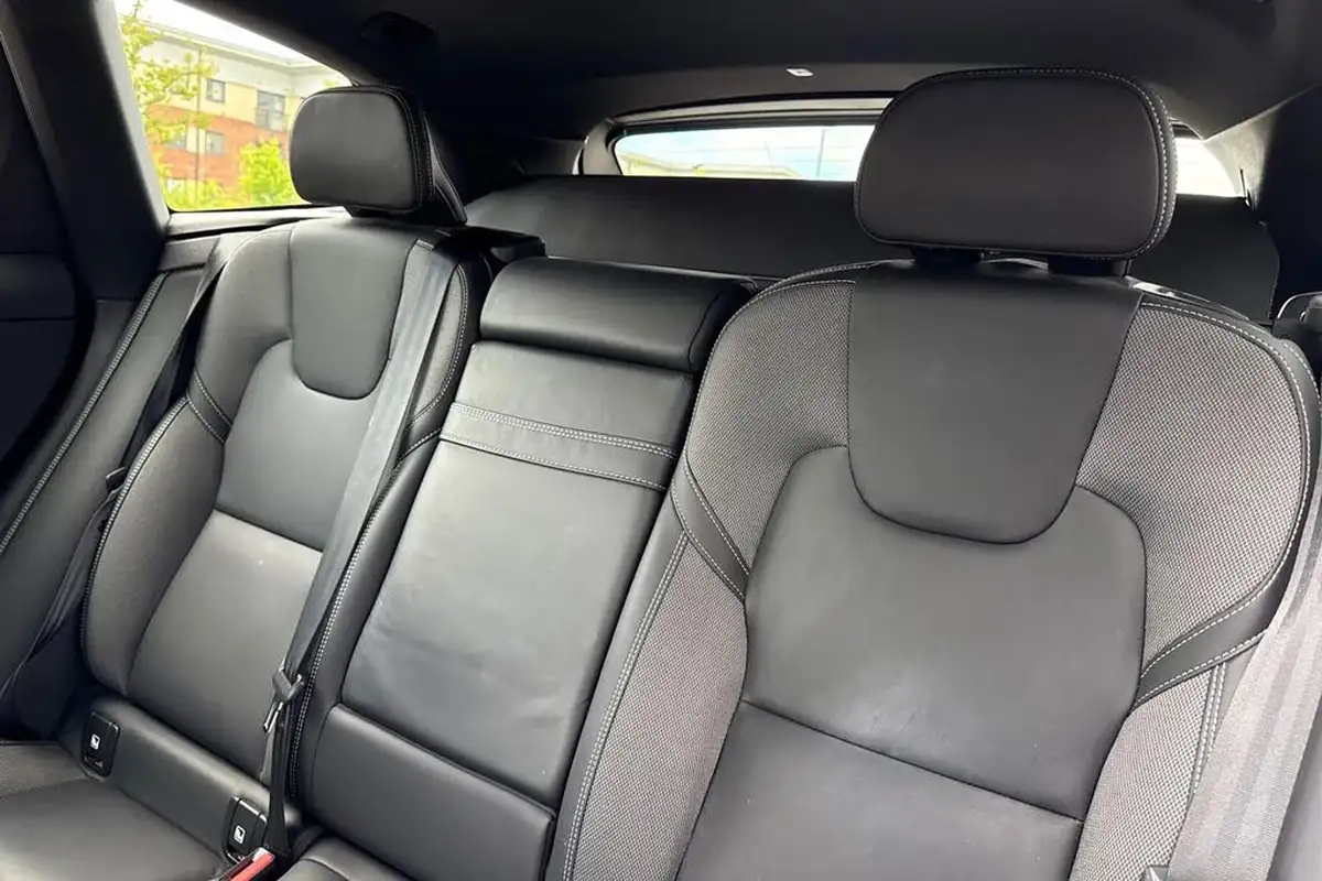 2021-volvo-xc60-20-b5-r-design-big-18