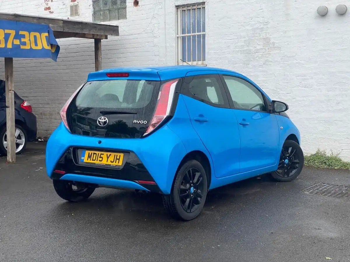 2015-toyota-aygo-10-vvt-i-x-cite-2-68bhp-x-tra-convenience-5d-big-7