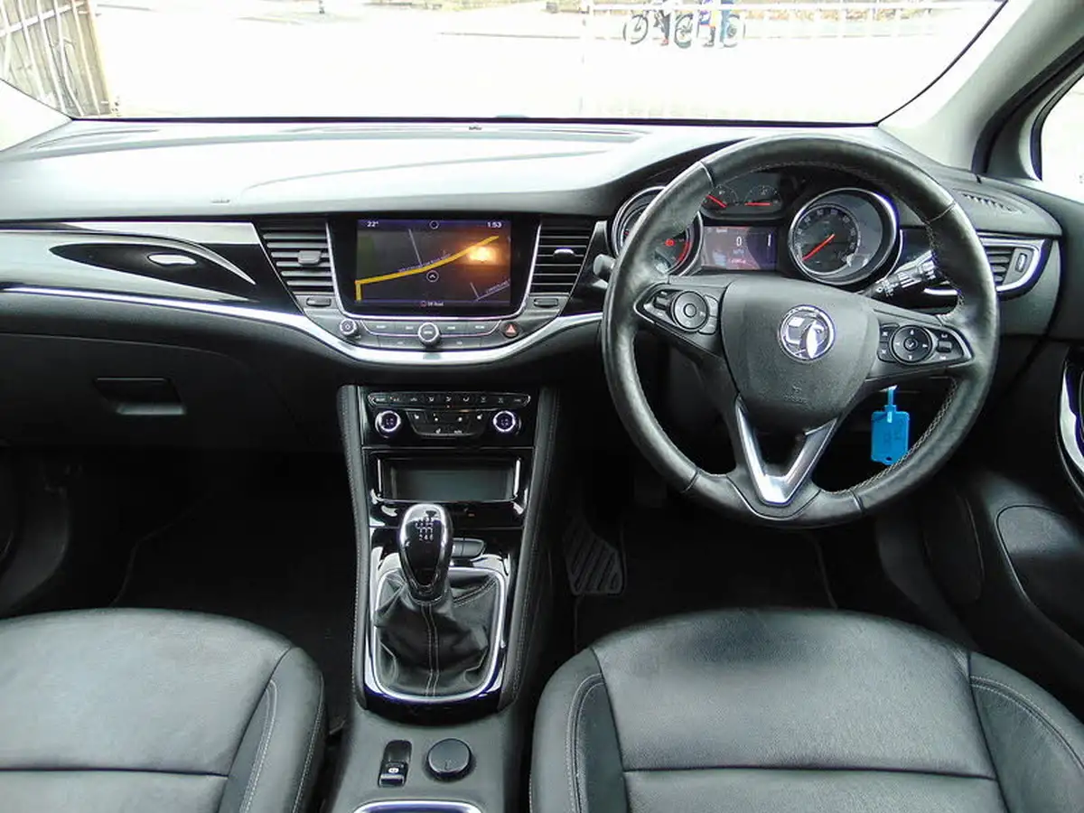 2018-vauxhall-astra-16cdti-elite-nav-136ps-ss-hatchback-big-9