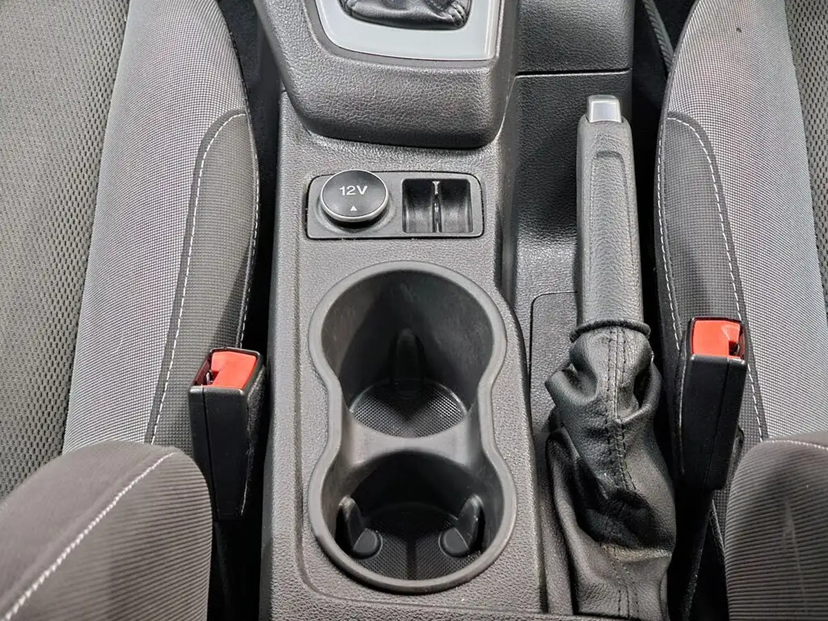 2012-ford-focus-10-zetec-100ps-hatchback-big-43