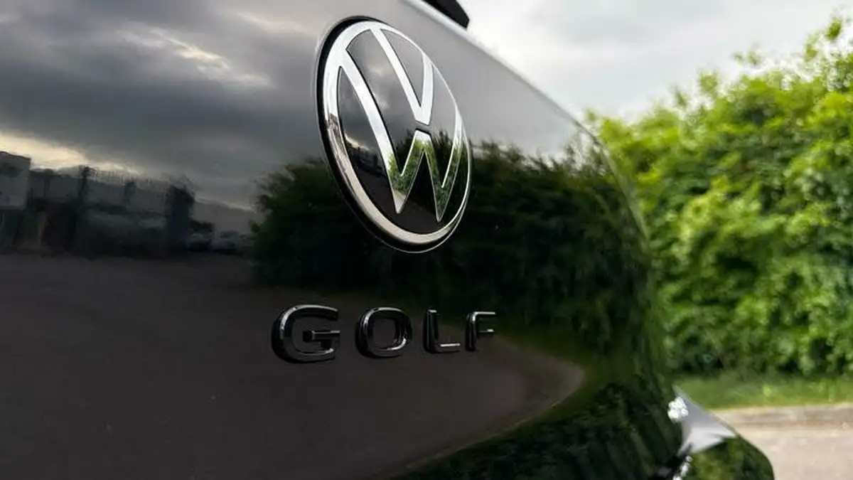 2025-volkswagen-golf-15-etsi-black-edition-big-15