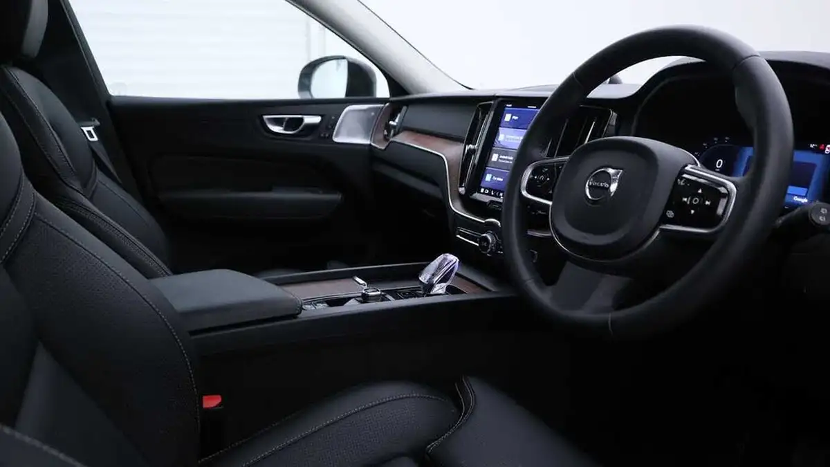 2024-volvo-xc60-20-t8-ultimate-dark-big-8