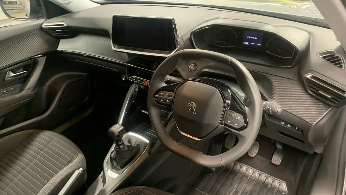 2022-peugeot-2008-suv-12-puretech-active-premium-big-10