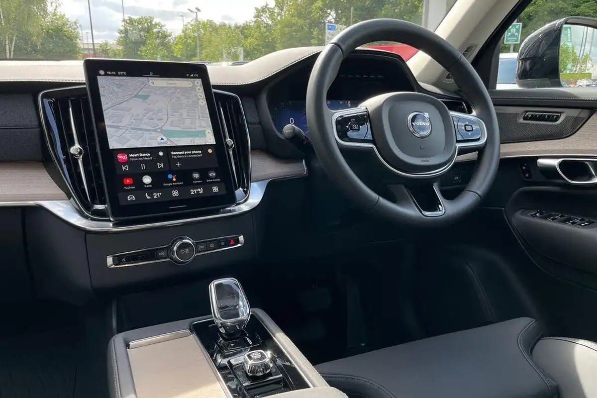2025-volvo-xc90-20-b5-plus-big-36