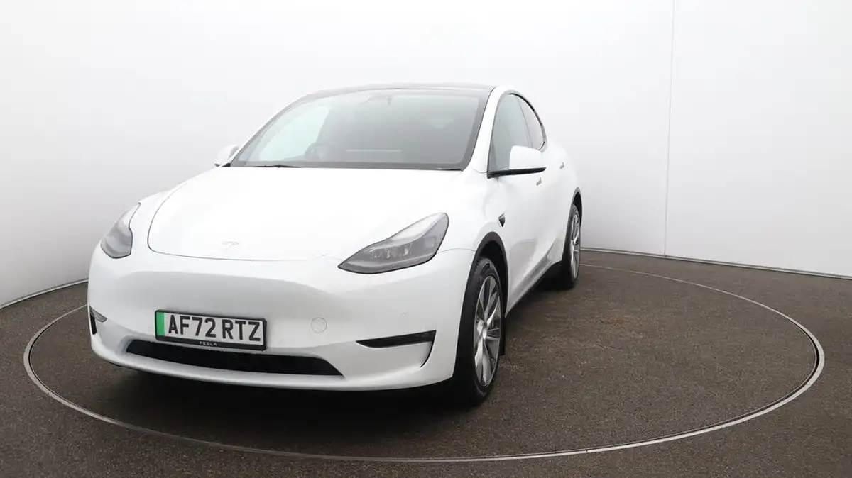 2022-tesla-model-y-e-long-range-big-30