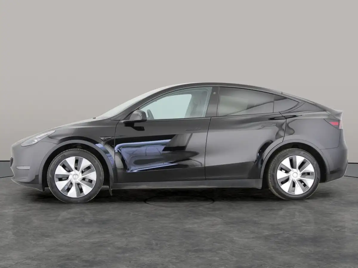2022-tesla-model-y-e-long-range-big-6
