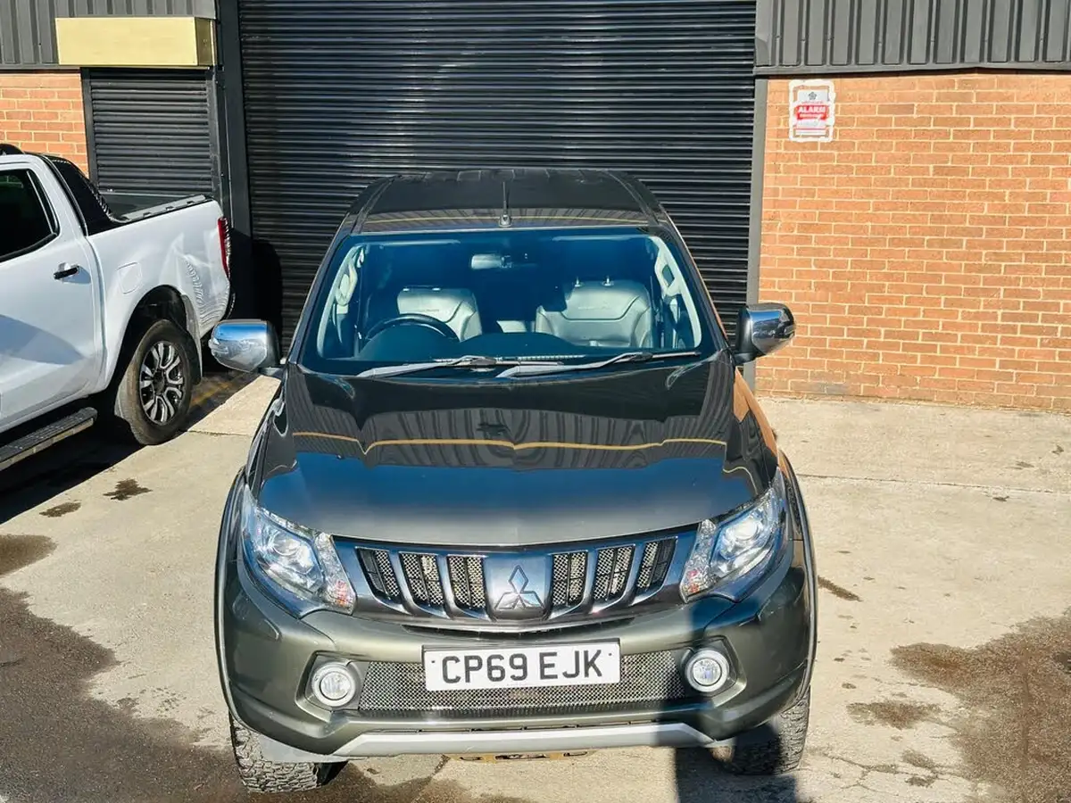 2019-mitsubishi-l200-24di-d-barbarian-eu6-big-22
