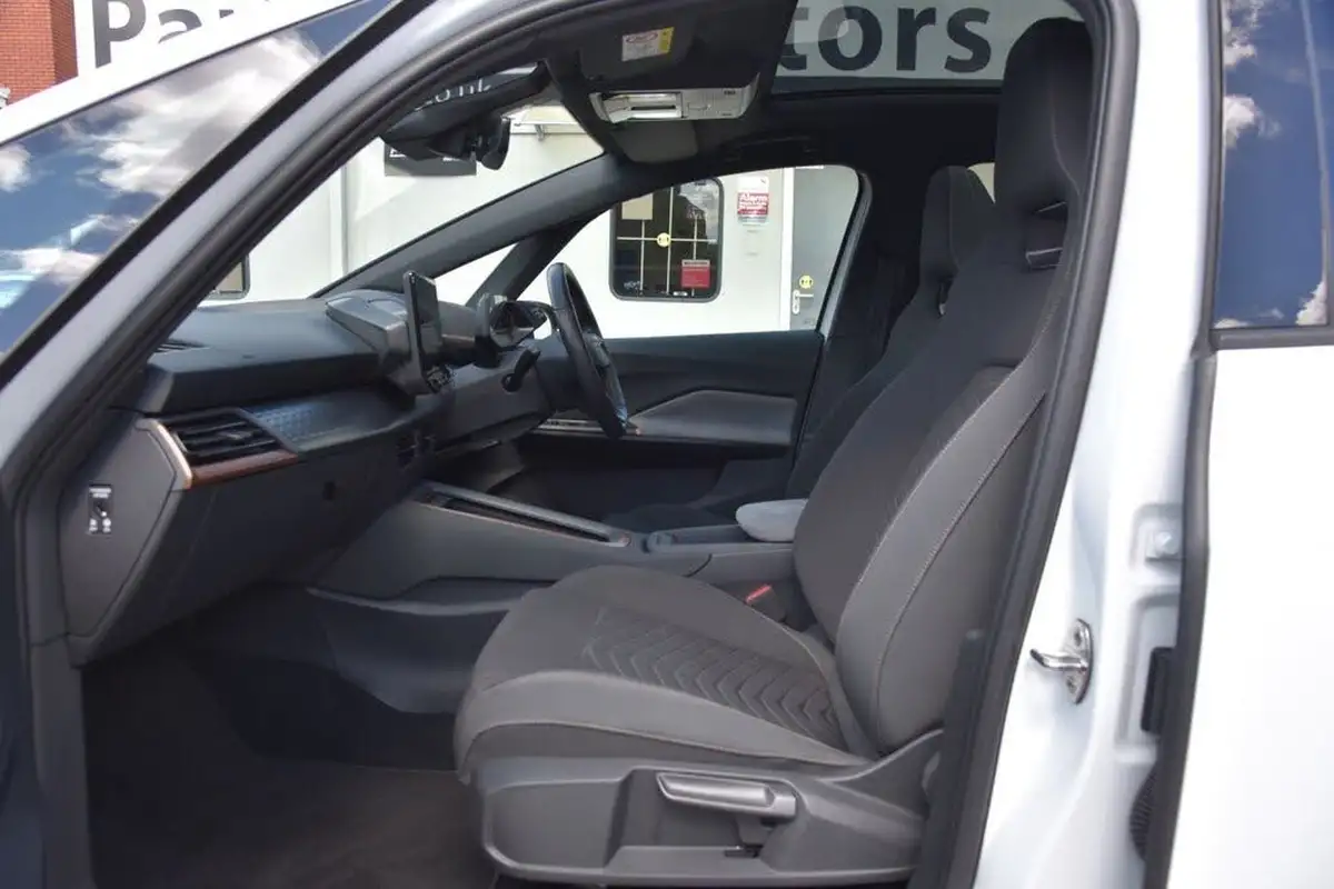 2022-cupra-born-e-v2-204ps-58kwh-big-24
