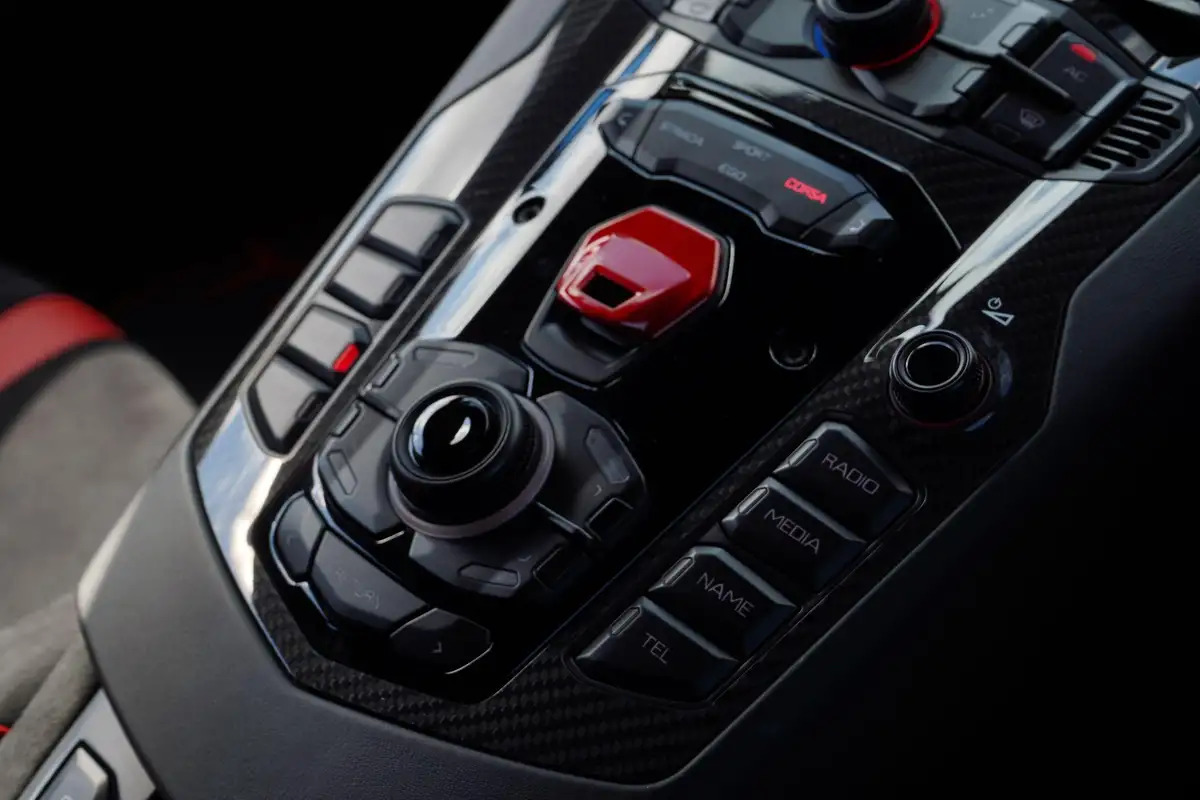 2019-lamborghini-aventador-65-svj-big-25