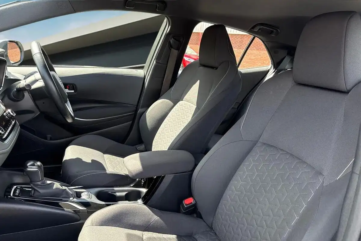 2022-toyota-corolla-18-vvt-i-icon-tech-trk-hatchback-5d-big-15