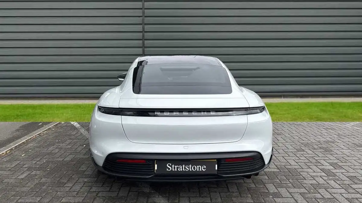 2020-porsche-taycan-e-turbo-s-big-7