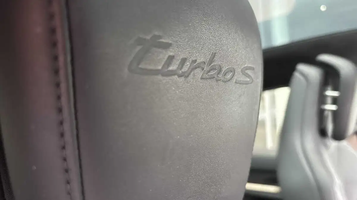 2020-porsche-taycan-e-turbo-s-big-31