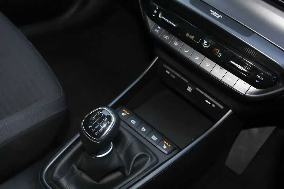 2021-hyundai-i20-10-t-gdi-premium-eclutch-imt-big-24
