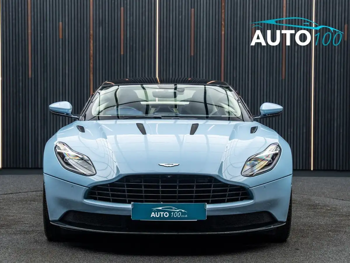 2016-aston-martin-db11-52-v12-big-10