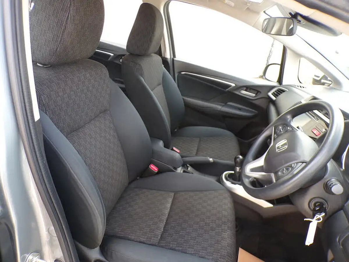 2015-honda-jazz-13-i-vtec-se-big-12