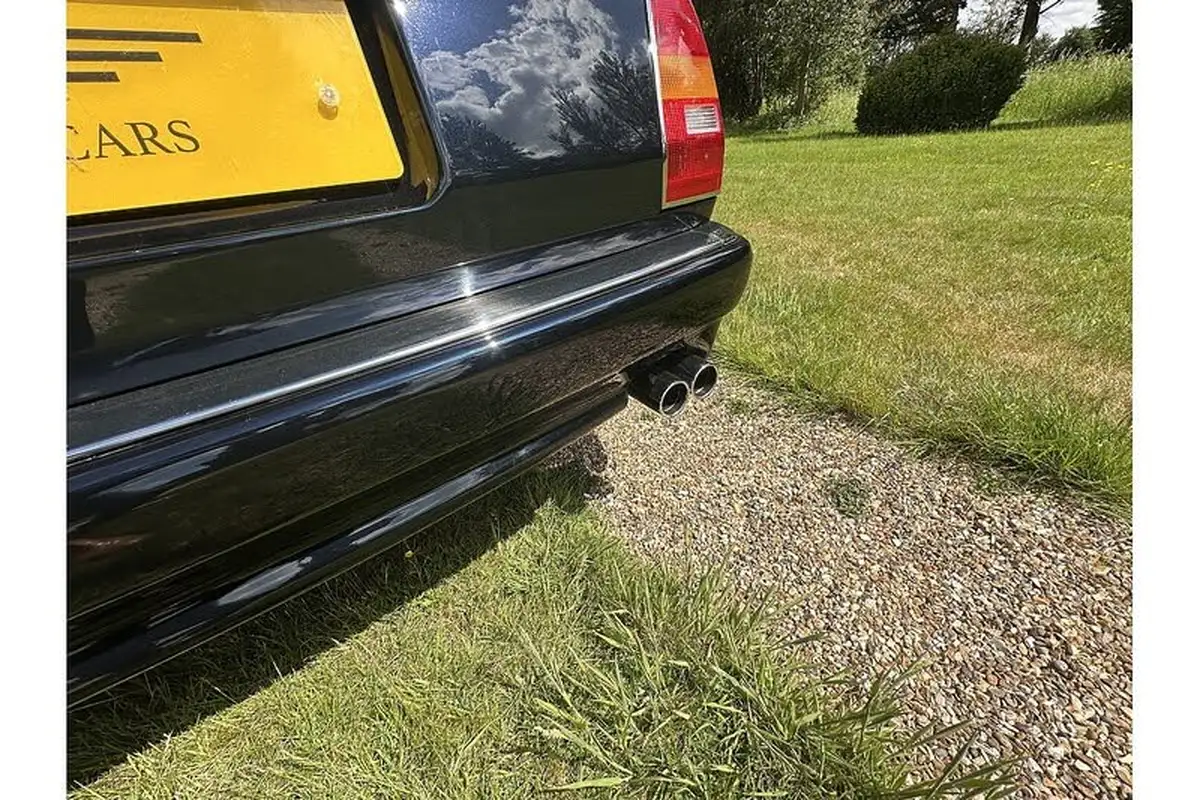 1997-bentley-azure-68-big-25
