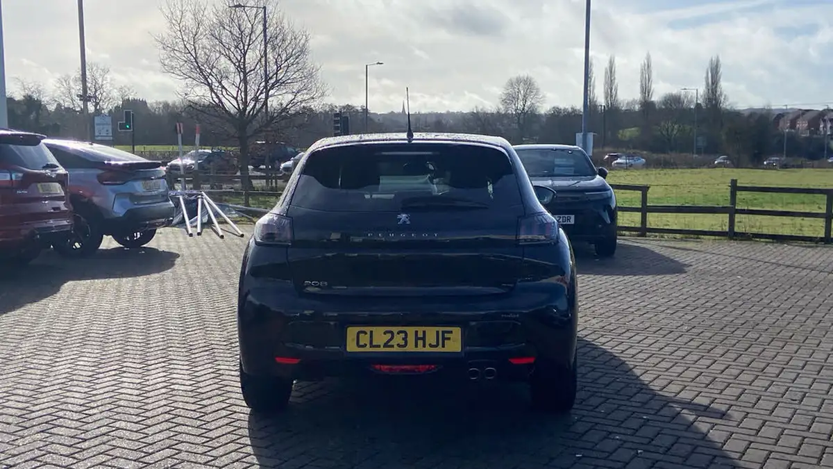 2023-peugeot-208-12-puretech-allure-premium-130ps-eat8-big-9