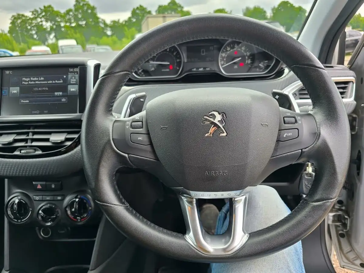 2016-peugeot-208-12-puretech-active-82bhp-ss-5d-etg5-big-44