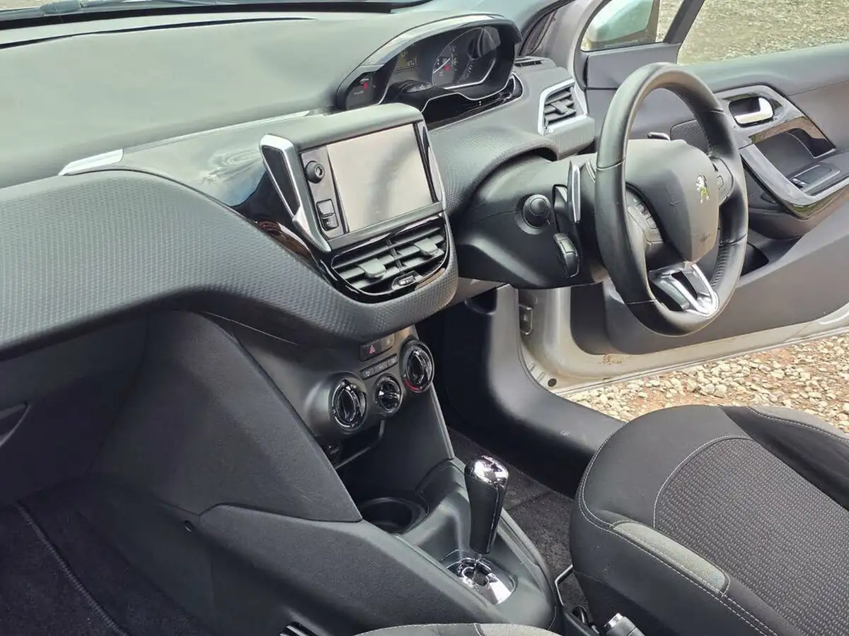 2016-peugeot-208-12-puretech-active-82bhp-ss-5d-etg5-big-20