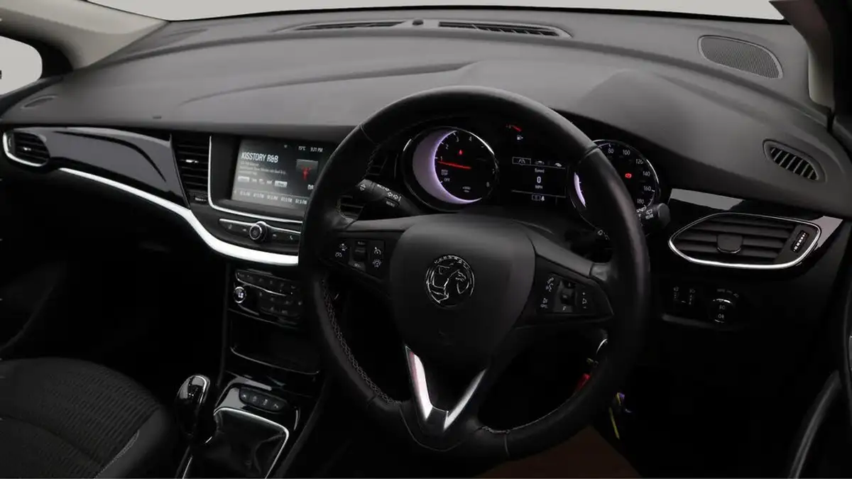 2021-vauxhall-astra-12-turbo-griffin-edition-hatchback-big-9