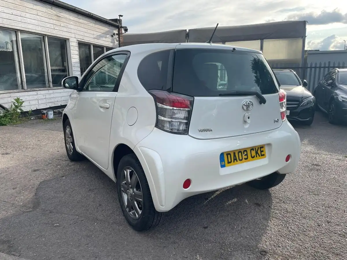 2009-toyota-iq-10-2-big-9