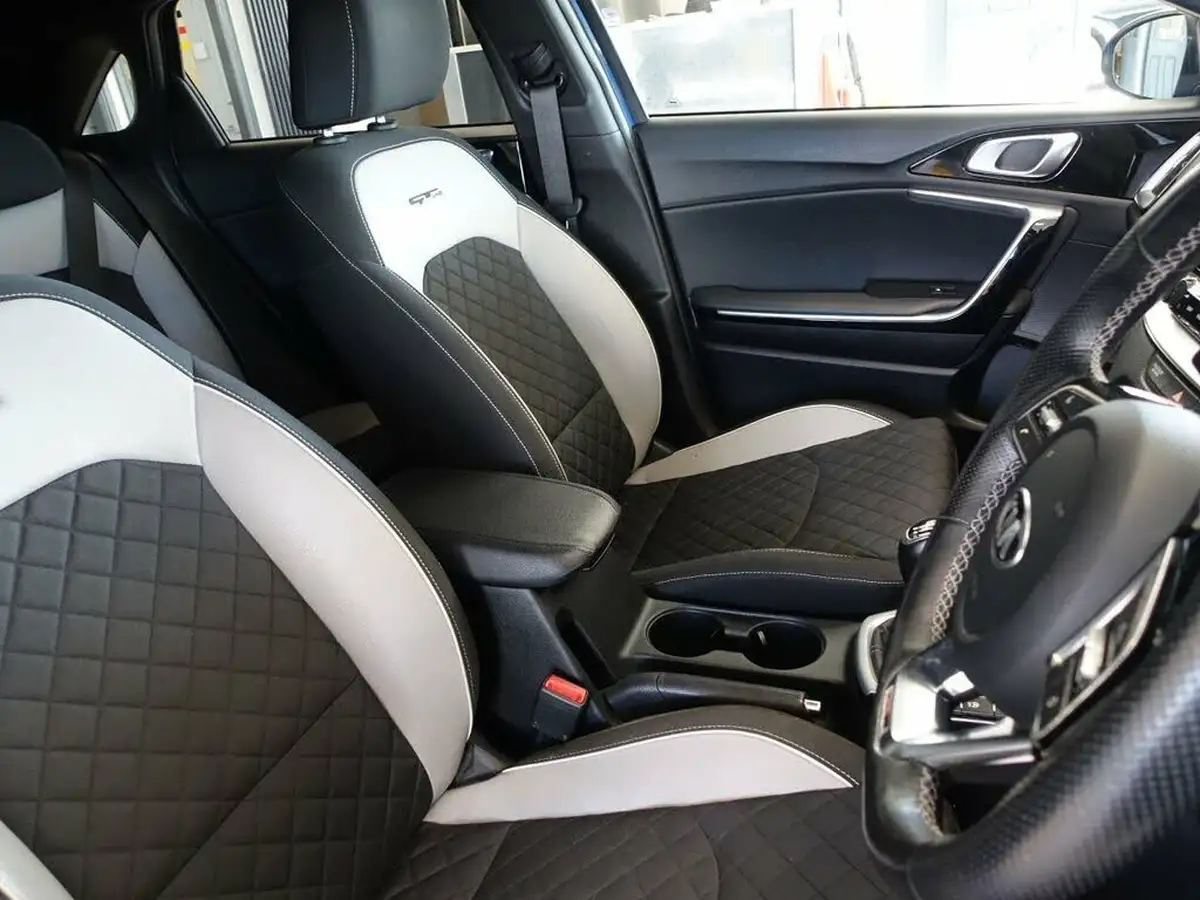 2020-kia-ceed-10-t-gdi-gt-line-big-14