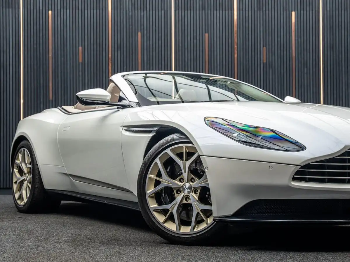 2018-aston-martin-db11-40-v8-big-8