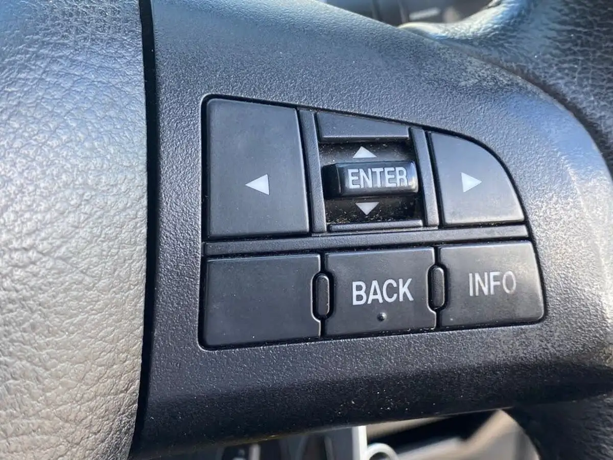 2012-mazda-mazda3-16-tamura-big-39