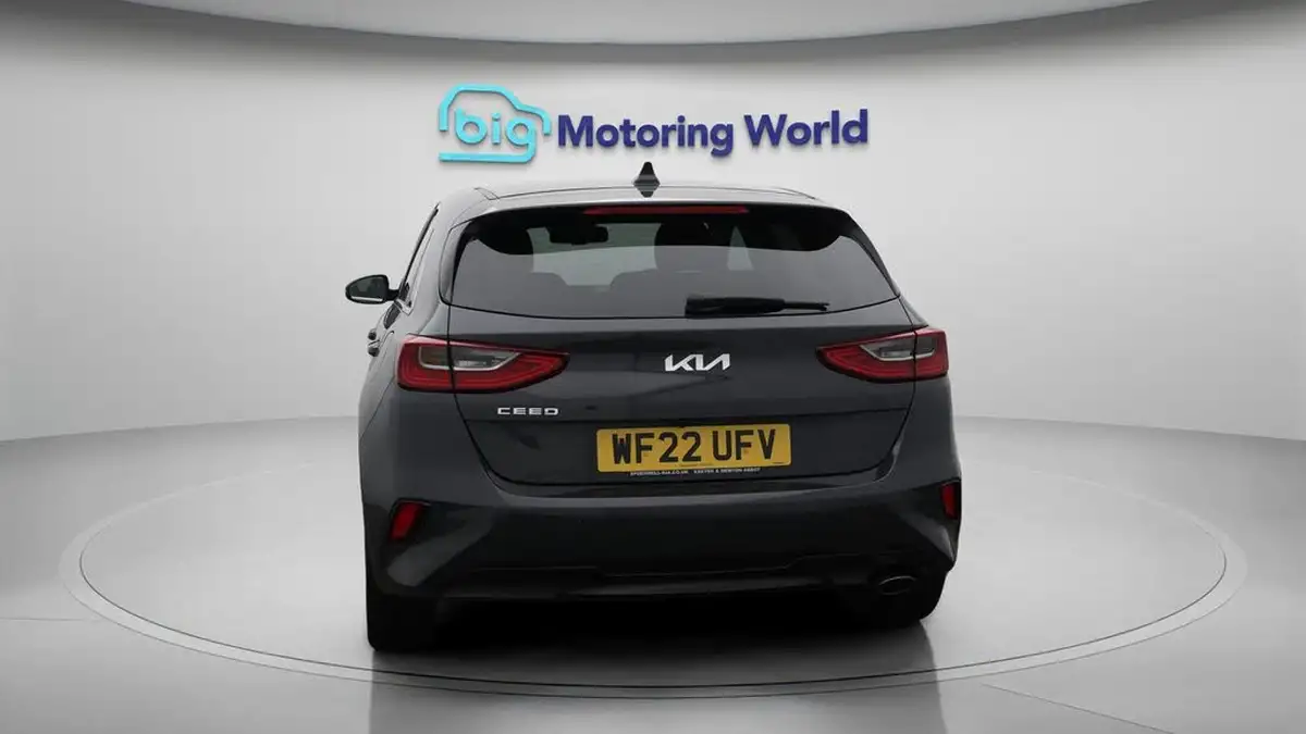2022-kia-ceed-15-t-gdi-3-hatchback-big-6