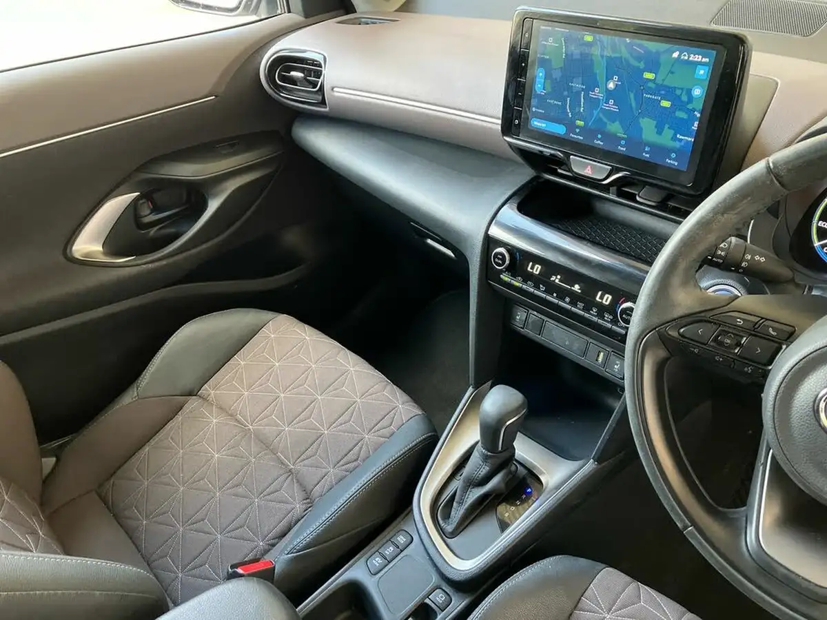 2023-toyota-yaris-cross-15-vvt-i-excel-awd-i-big-16