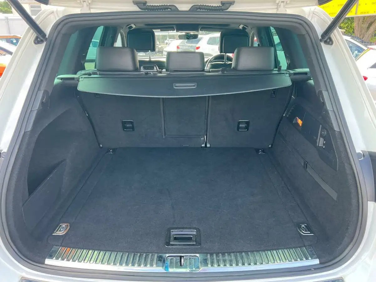 2017-volkswagen-touareg-30tdi-r-line-plus-262ps-ss-2967cc-big-10