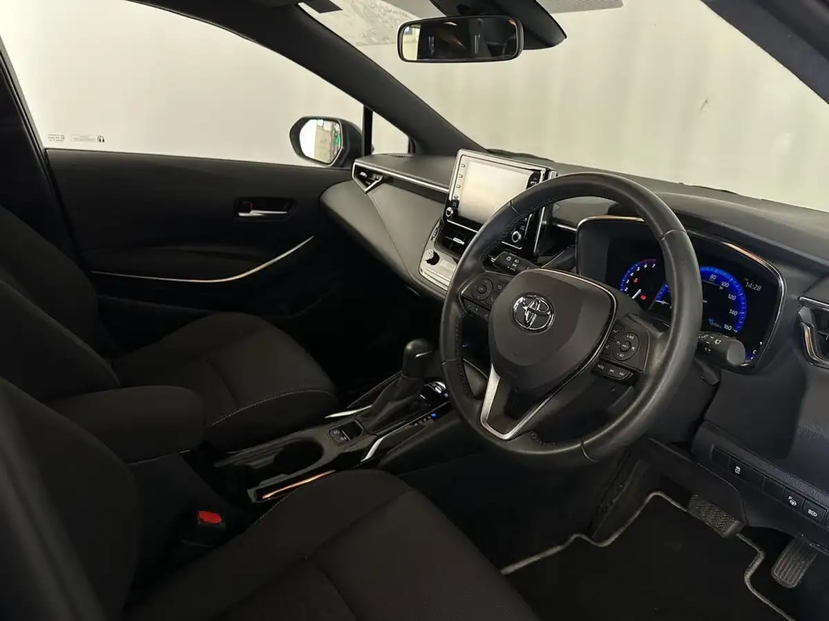 2021-toyota-corolla-18-vvt-i-icon-tech-trk-hatchback-5d-big-12